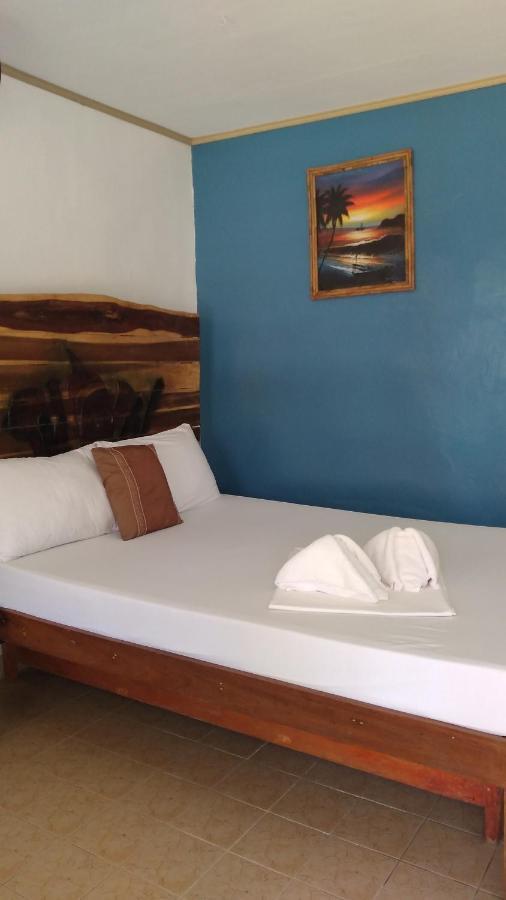 Barton Summer Homes Beach Resort And Cottages Palawan מראה חיצוני תמונה